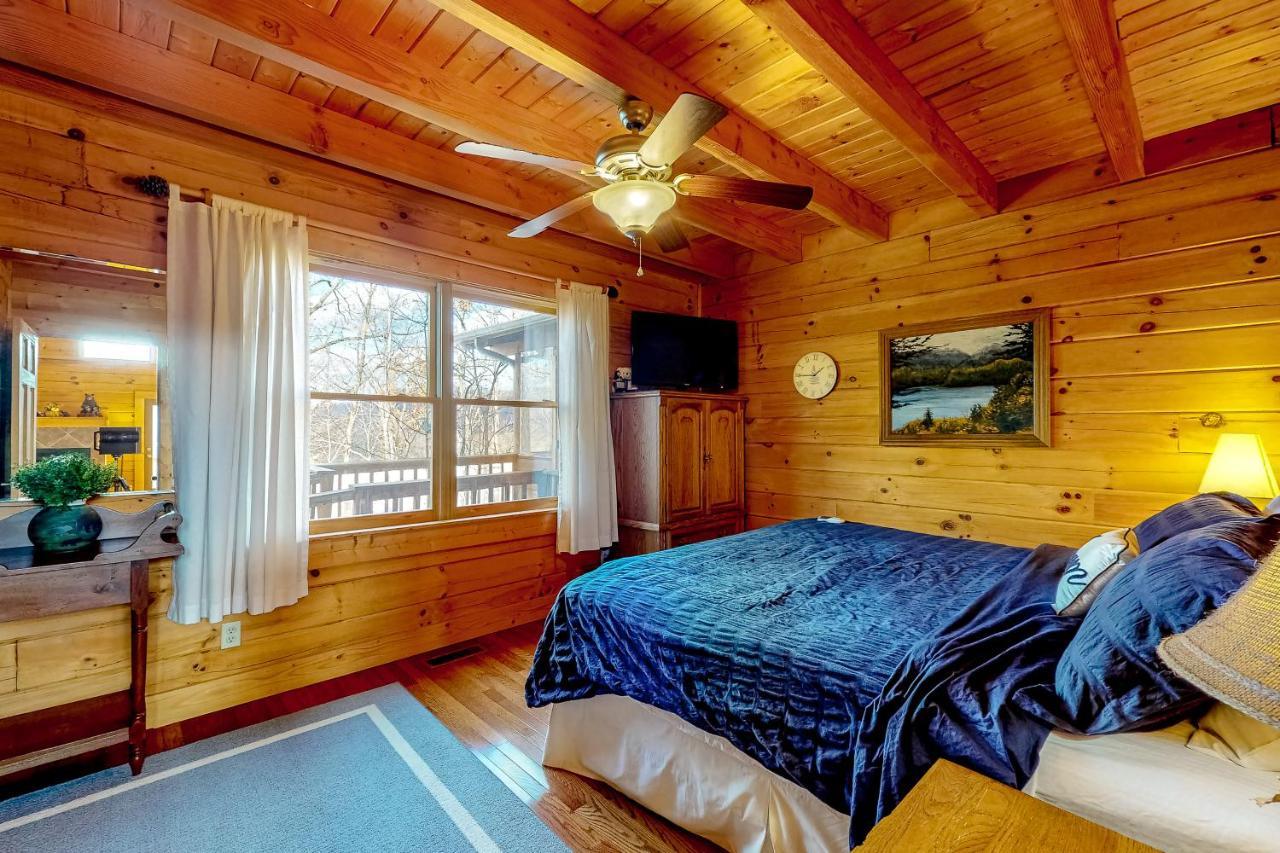 Lazy Bear Lodge Севьервилл Экстерьер фото