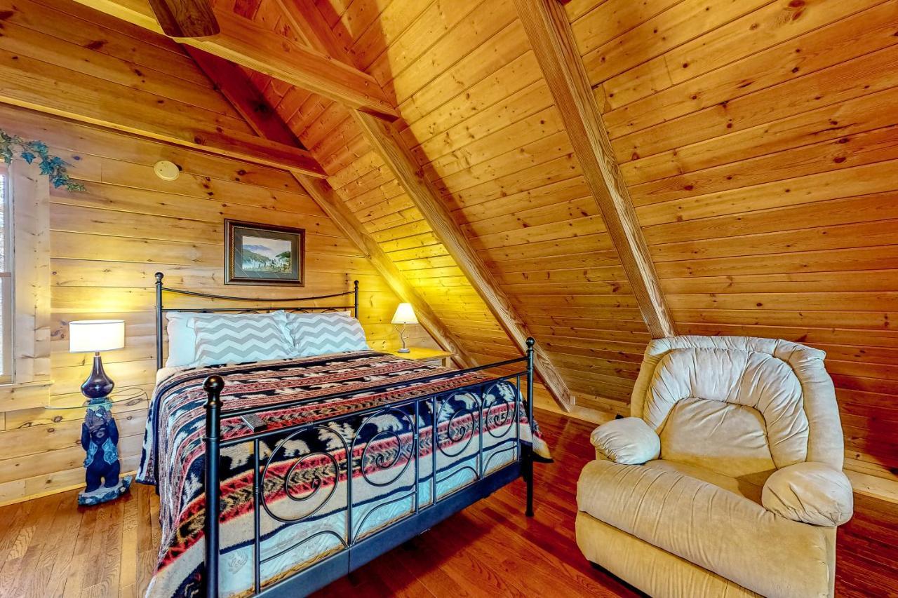 Lazy Bear Lodge Севьервилл Экстерьер фото